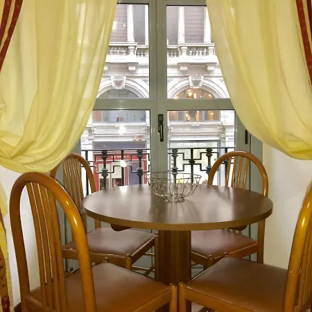 Lovely Flat In Duomo Apartment